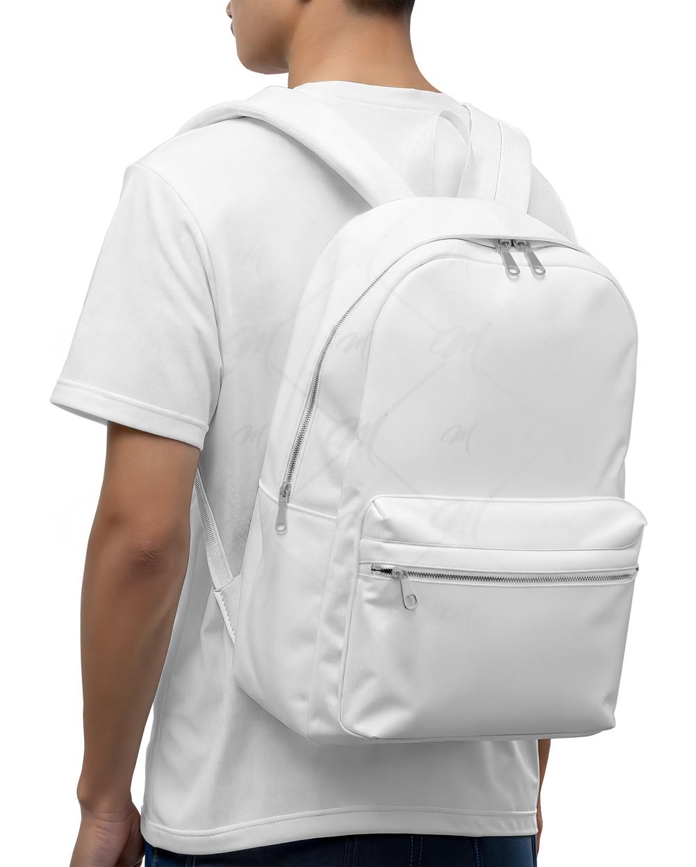 Mockup Jovem Com Mochila PSD Realista – vista costas Mockup Jovem Com Mochila PSD Realista – vista costas